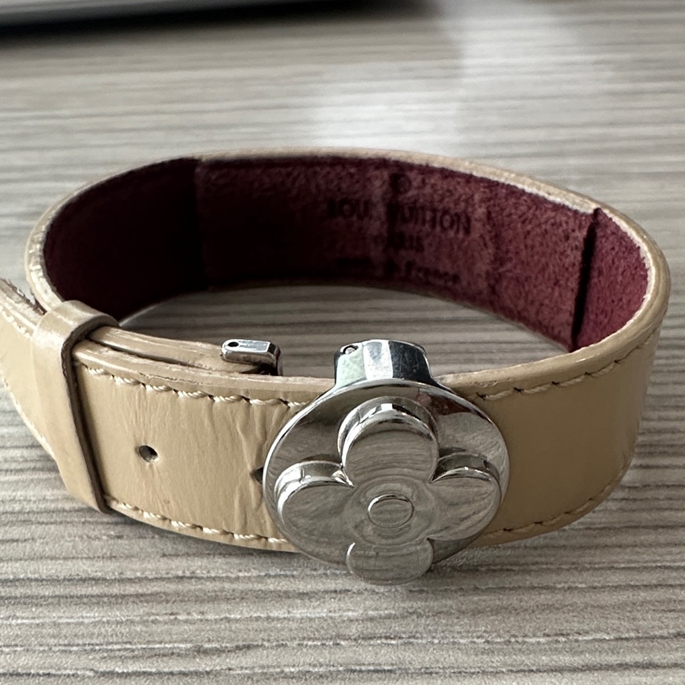 Louis Vuitton Beige Leather Flower-Emblem Bracelet